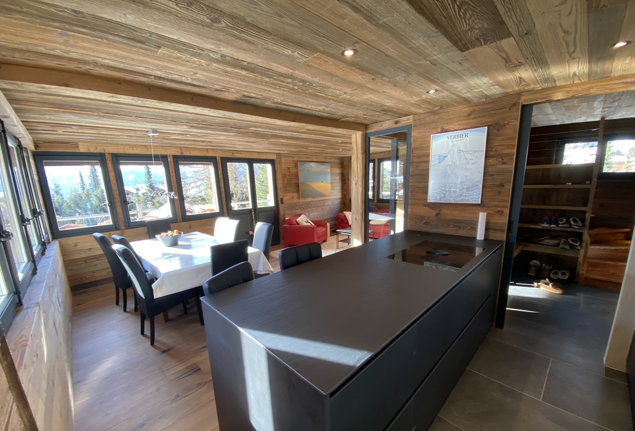 Cuisine ouverte et salle à manger